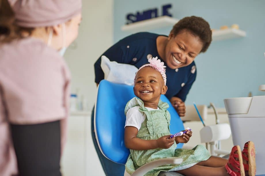 What Age Should a Child First See a Dentist? A Parent’s Guide